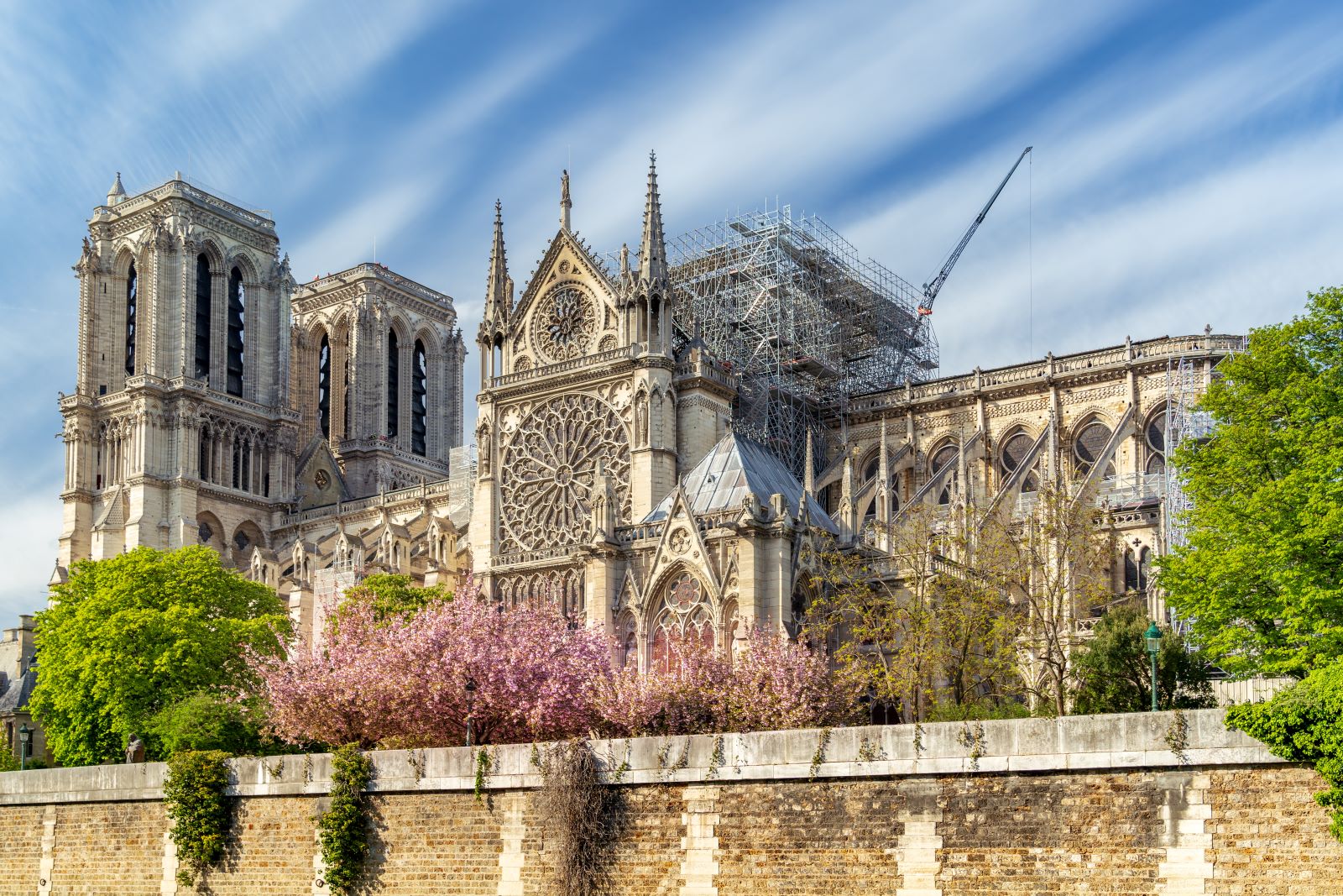 巴黎聖母院重建，官方召集科學家評估建物結構和材料屬性